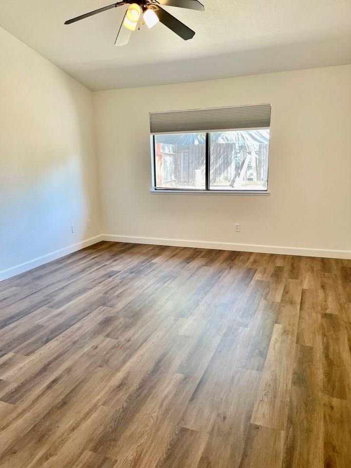 5205 Laguna Park Drive - Photo 6 of 16