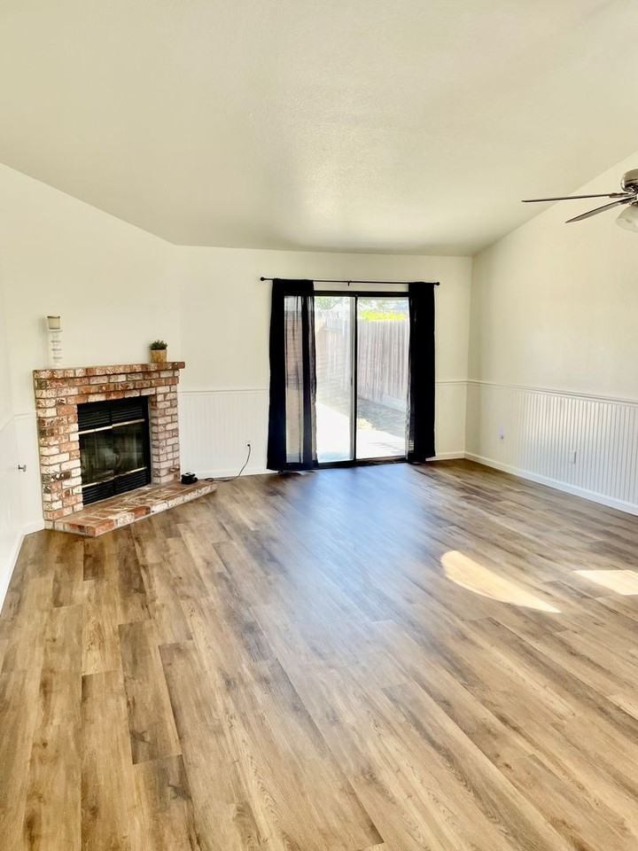 5205 Laguna Park Drive - Photo 7 of 16