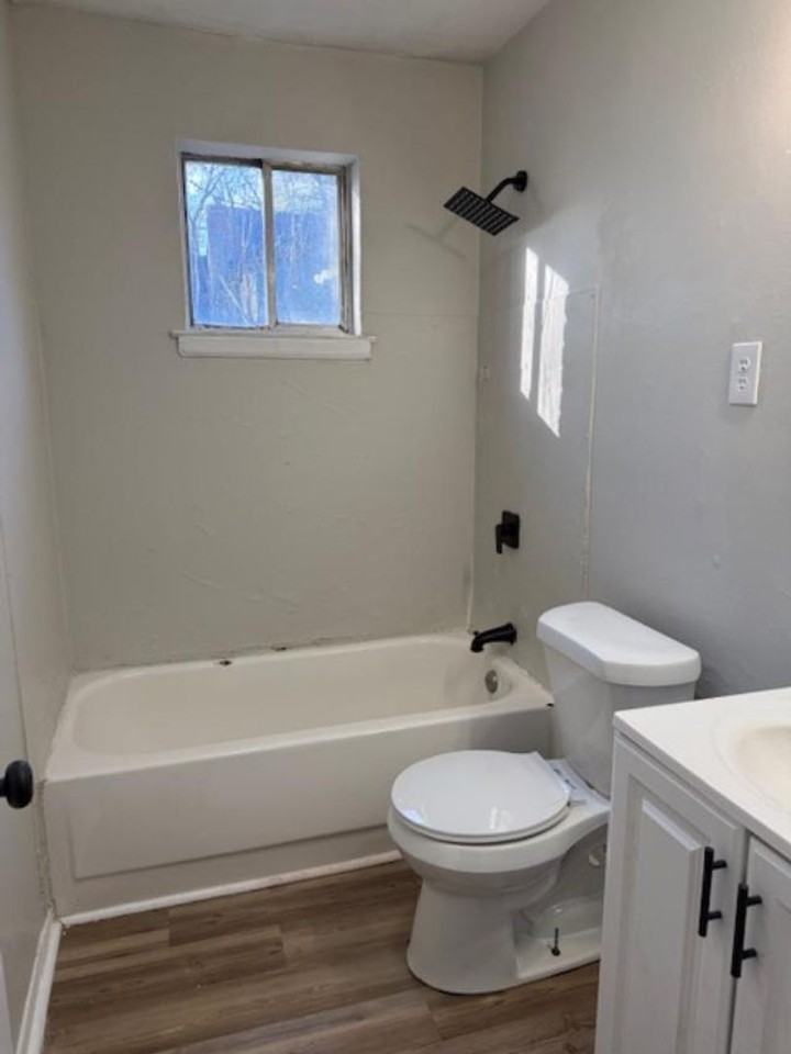 701 Lyman Avenue - Photo 3 of 7