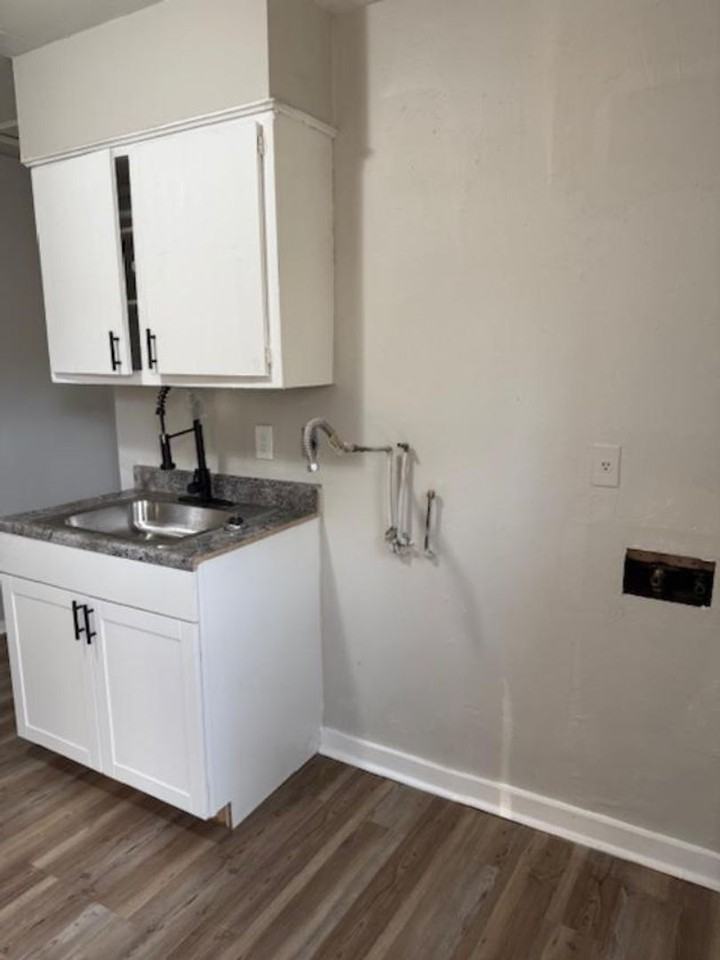 701 Lyman Avenue - Photo 5 of 7