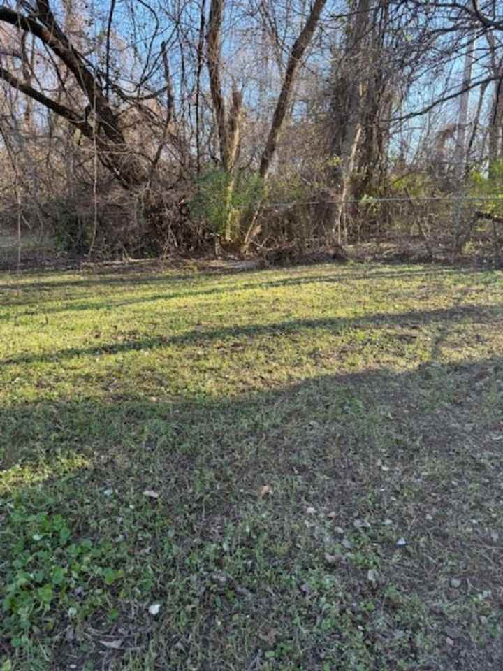 701 Lyman Avenue - Photo 6 of 7