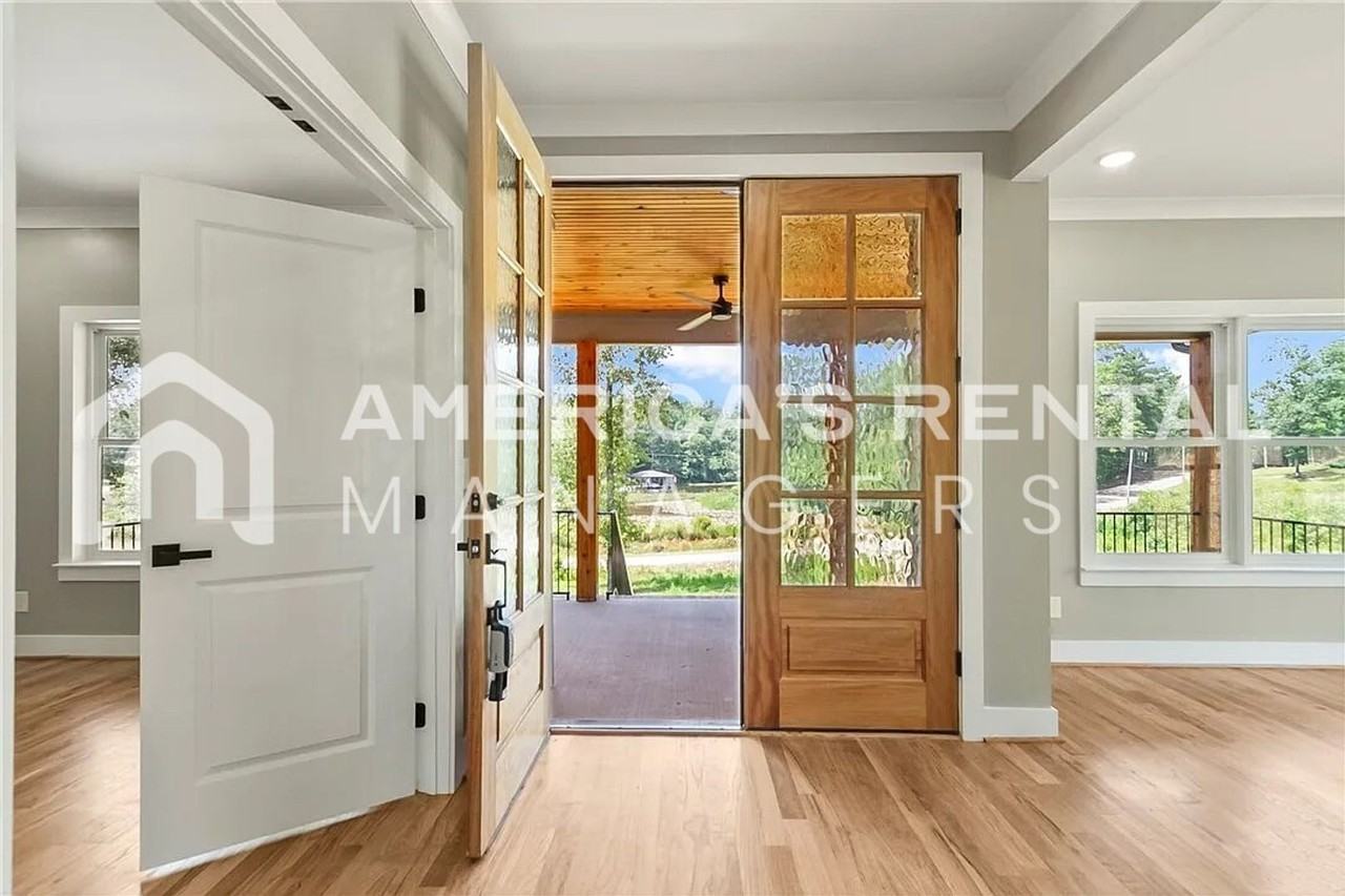 16246 Holly Spring Road - Photo 4 of 39