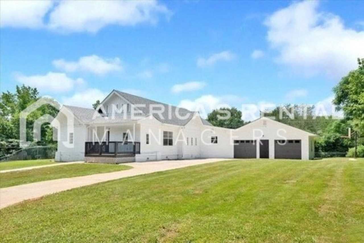 7105 Canada Avenue - Photo 3 of 34