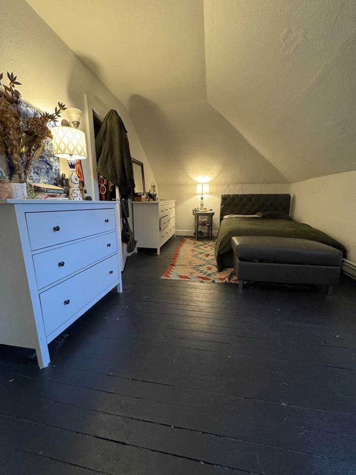 551 Broadview Ave - Photo 3 of 10