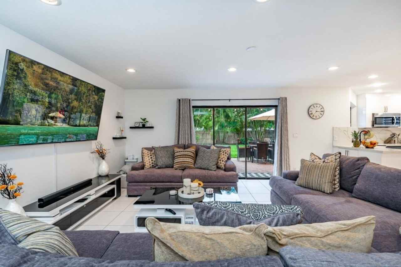 834 Southwest 14th Court #1287064P - Photo 3 of 50