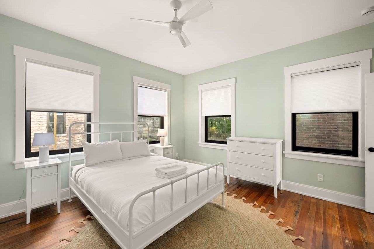 1918 Vine Street #1315619P - Photo 5 of 18