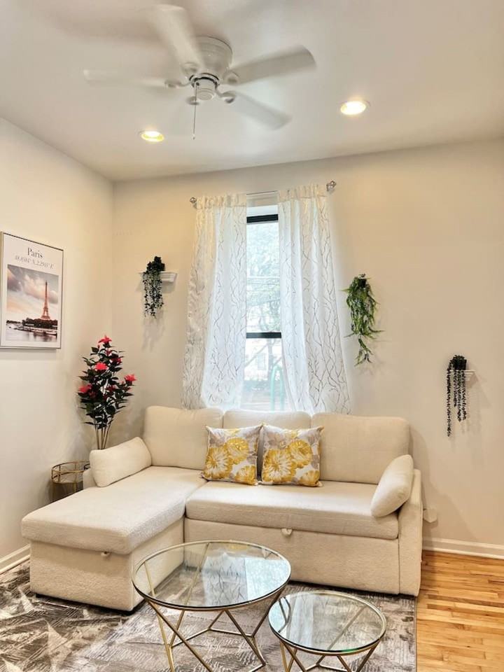 2544 North Burling Street #1319109P - Photo 2 of 18