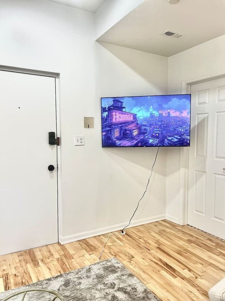 2544 North Burling Street #1319109P - Photo 3 of 18