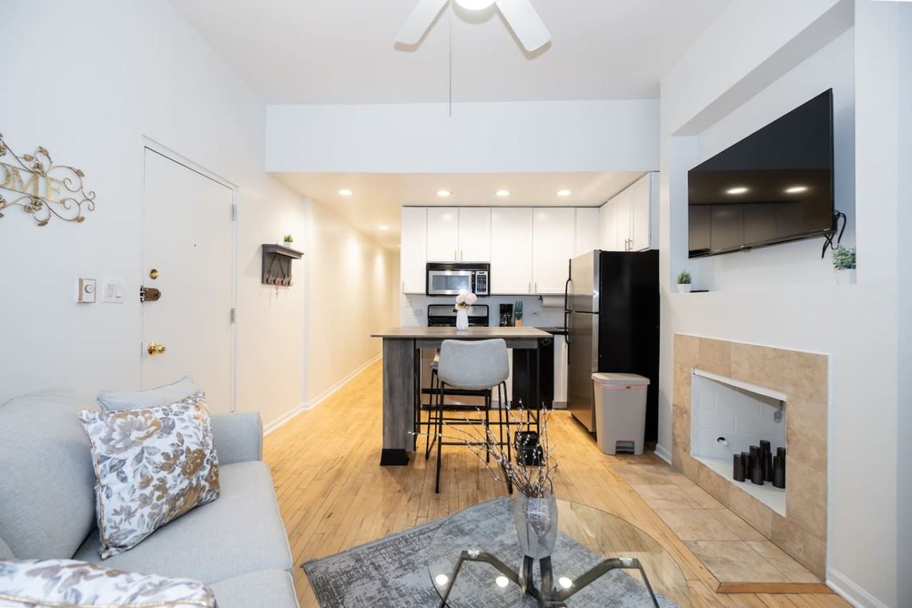 2544 North Burling Street #1319109P - Photo 4 of 18