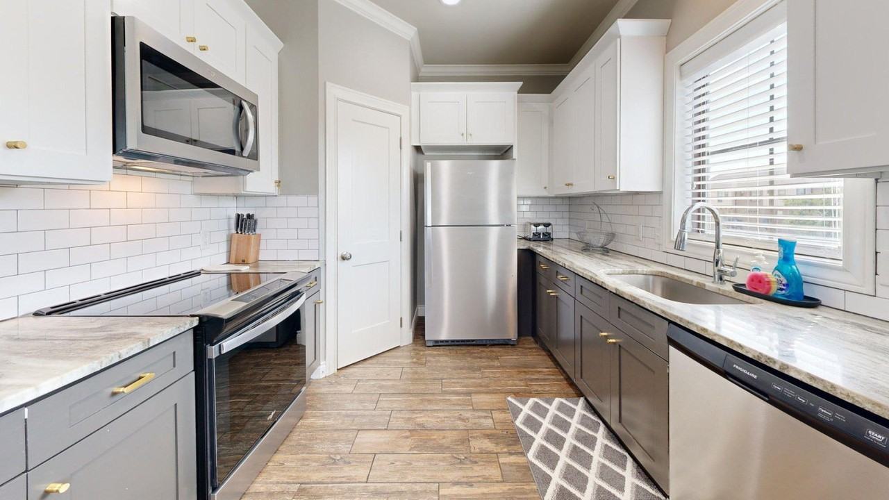 636 Clay Street #1328091P - Photo 3 of 39