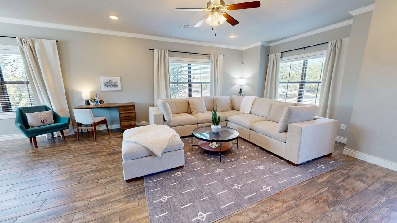 636 Clay Street #1328091P - Photo 4 of 39