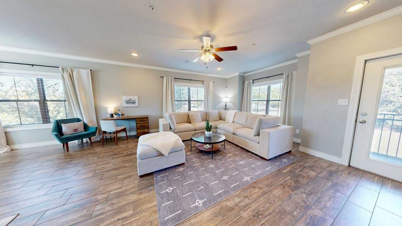 636 Clay Street #1328091P - Photo 6 of 39