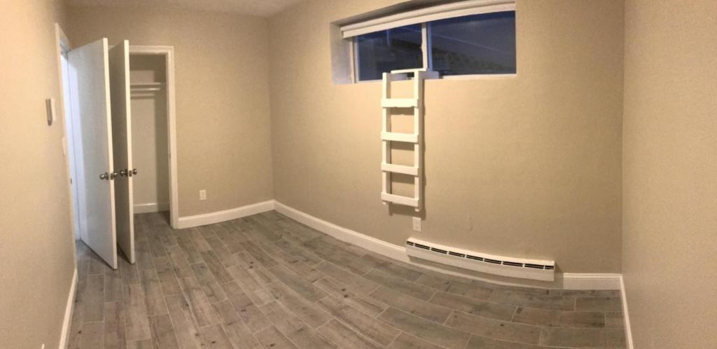 656 Hyde Park Avenue - Photo 2 of 4