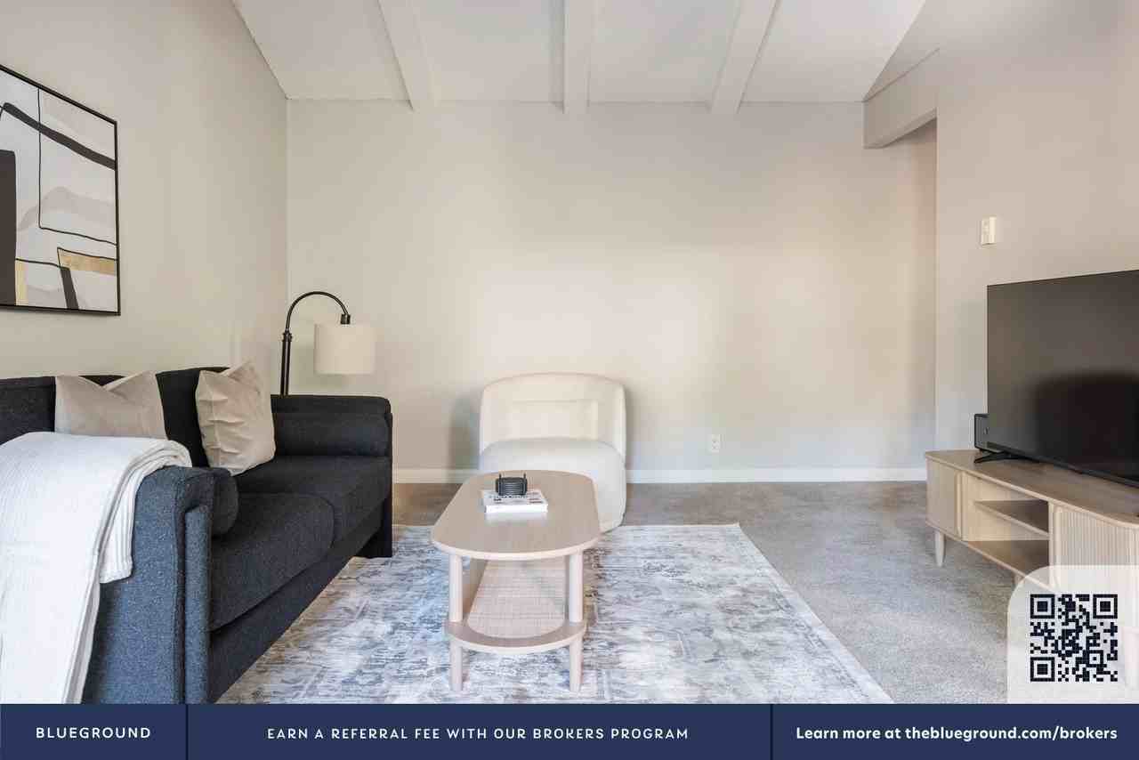 202 Calvert Dr #2106 - Photo 5 of 35