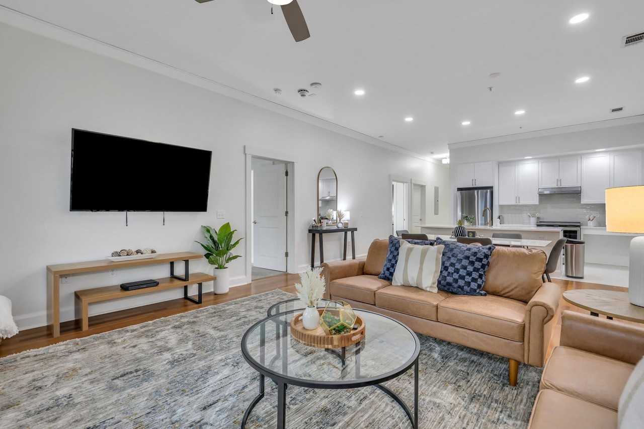 455 Montgomery Street #1044477P - Photo 2 of 31