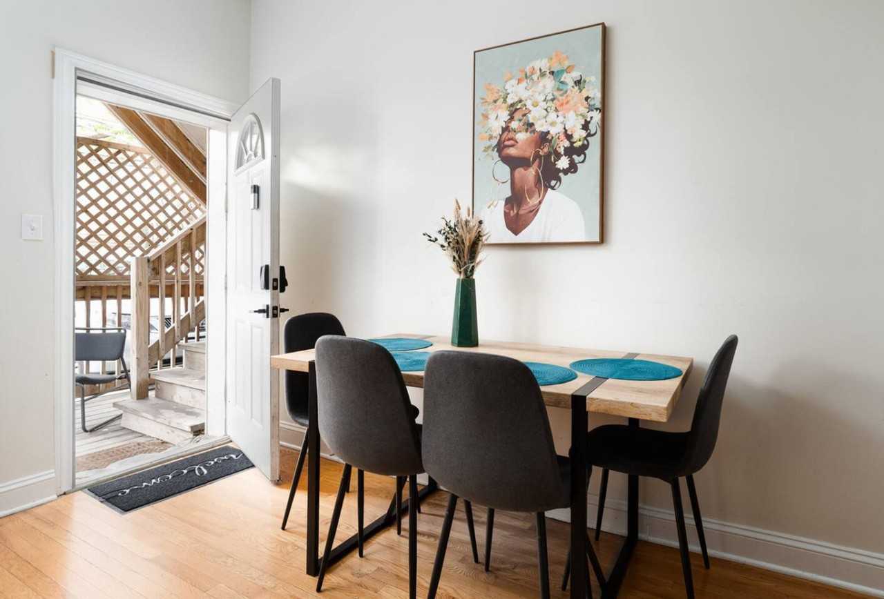 2724 West Division Street #1358030P - Photo 3 of 31