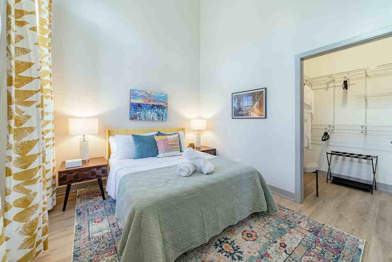 1954 West North Avenue #1360093P - Photo 5 of 39