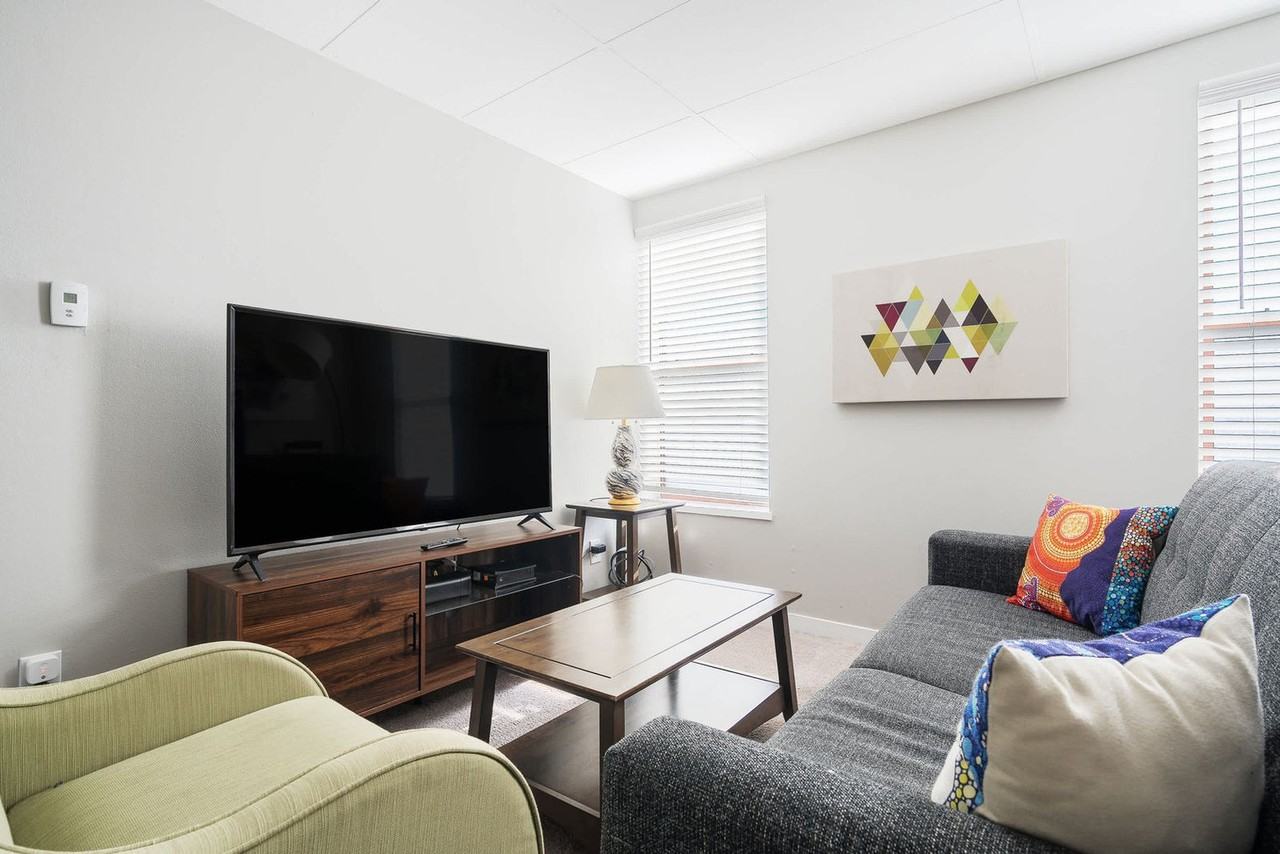 615 North East Street - Photo 2 of 38