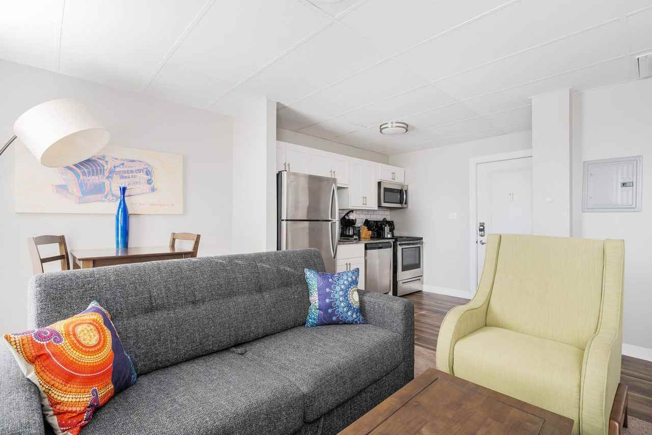 615 North East Street - Photo 3 of 38