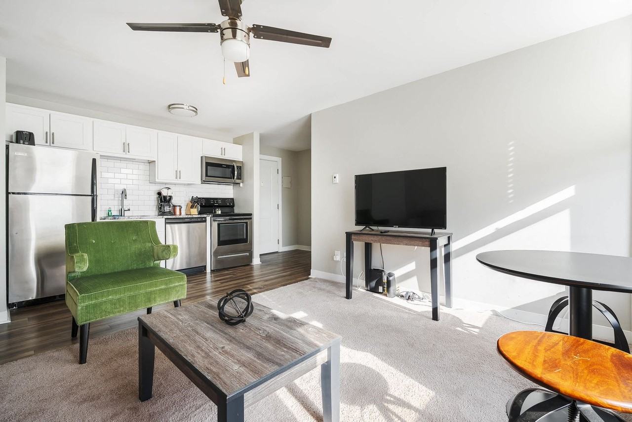 615 North East Street - Photo 6 of 70