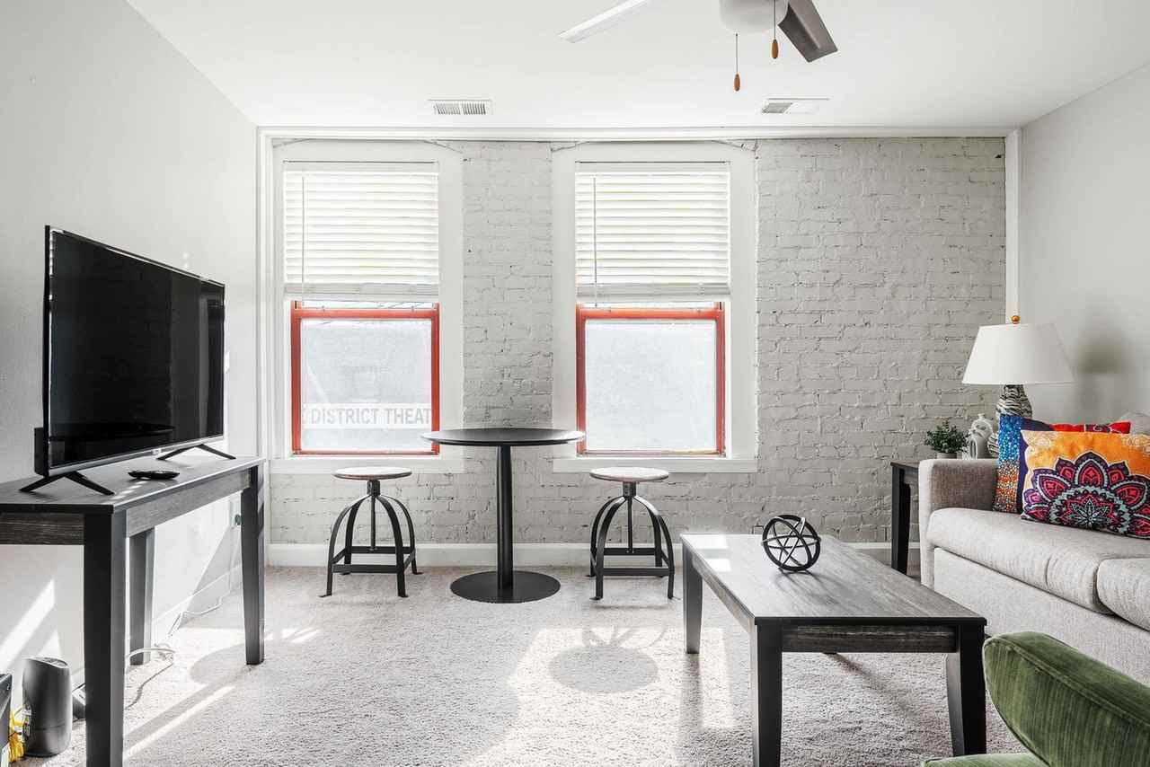 615 North East Street - Photo 7 of 70