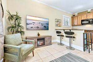 featured image of 1301 W Horatio St