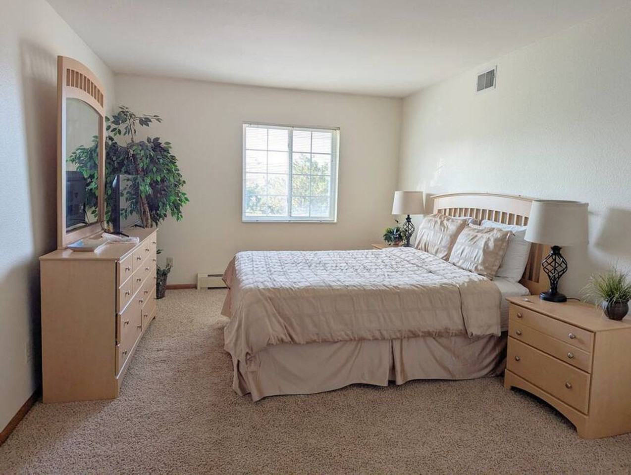 N34W23806 Grace Ave #1059802P - Photo 4 of 11