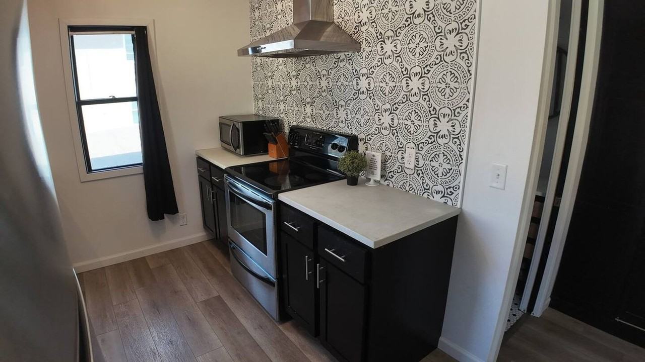 1420 East 9th Street #1256213P - Photo 5 of 9