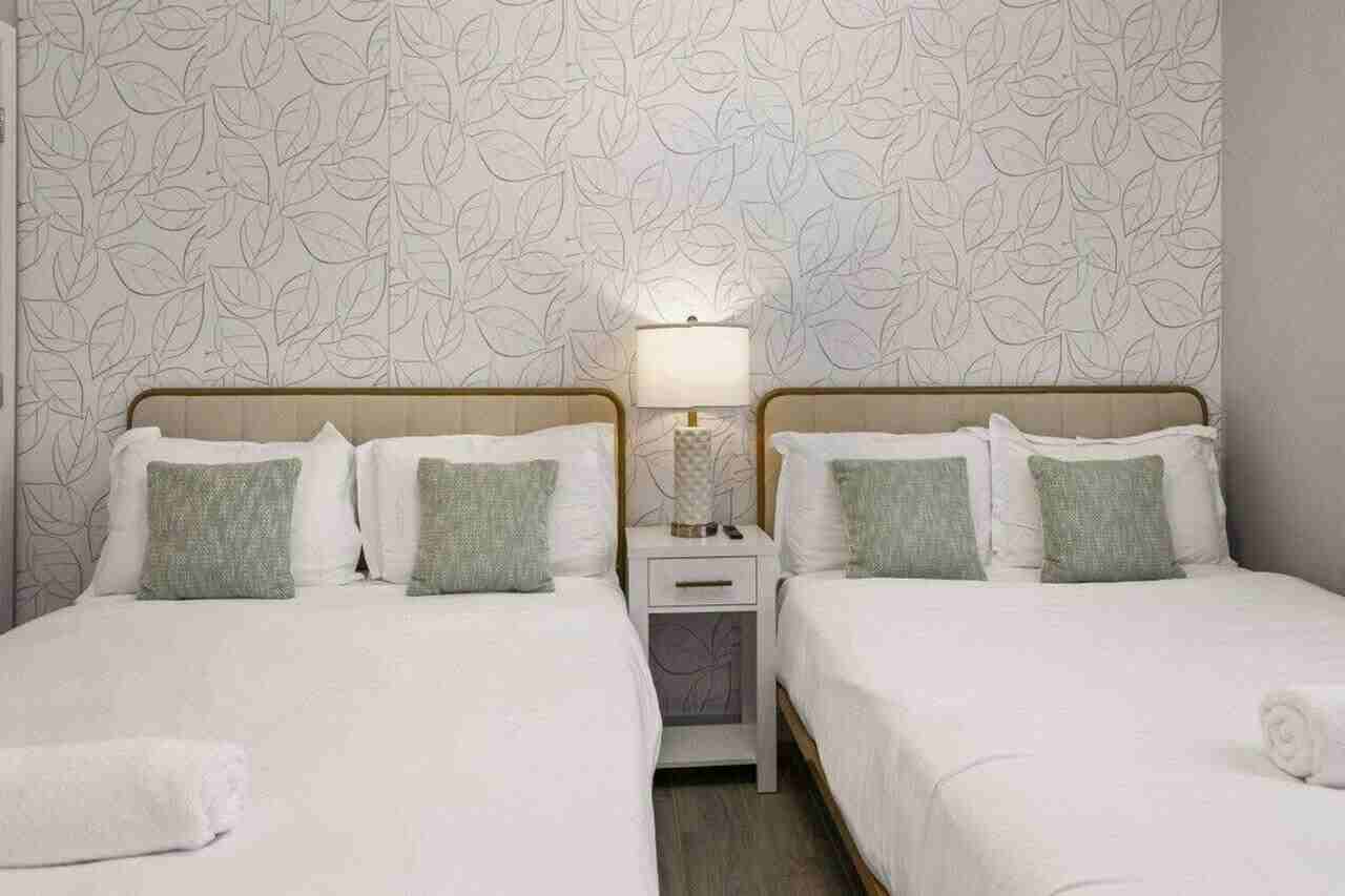 6612 West Paradise Lane #1240442P - Photo 2 of 30