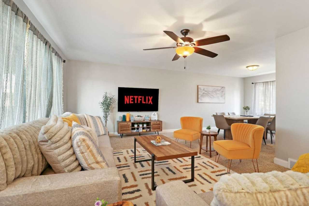 207 North Beverly Street #1366962P - Photo 2 of 23