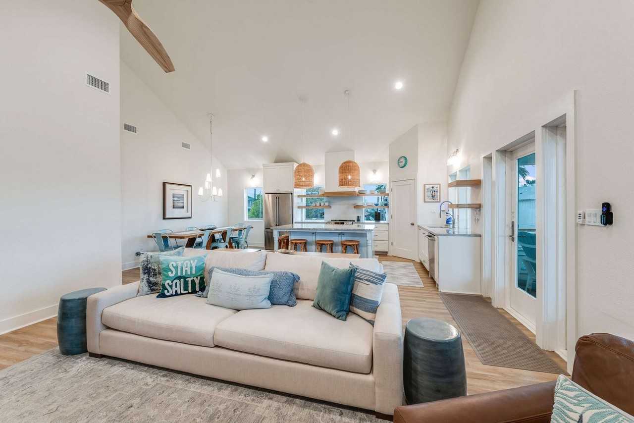 119 6th St #1369222P - Photo 5 of 40