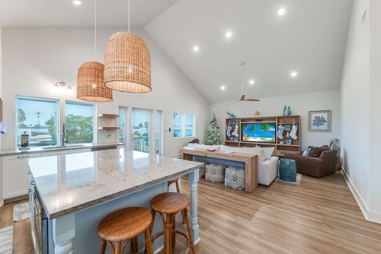 119 6th St #1369222P - Photo 6 of 40