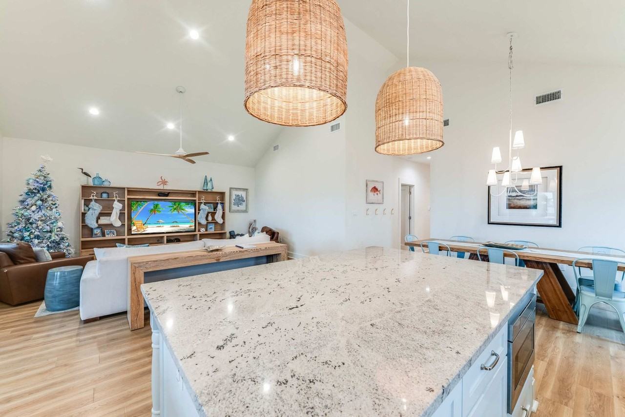 119 6th St #1369222P - Photo 7 of 40