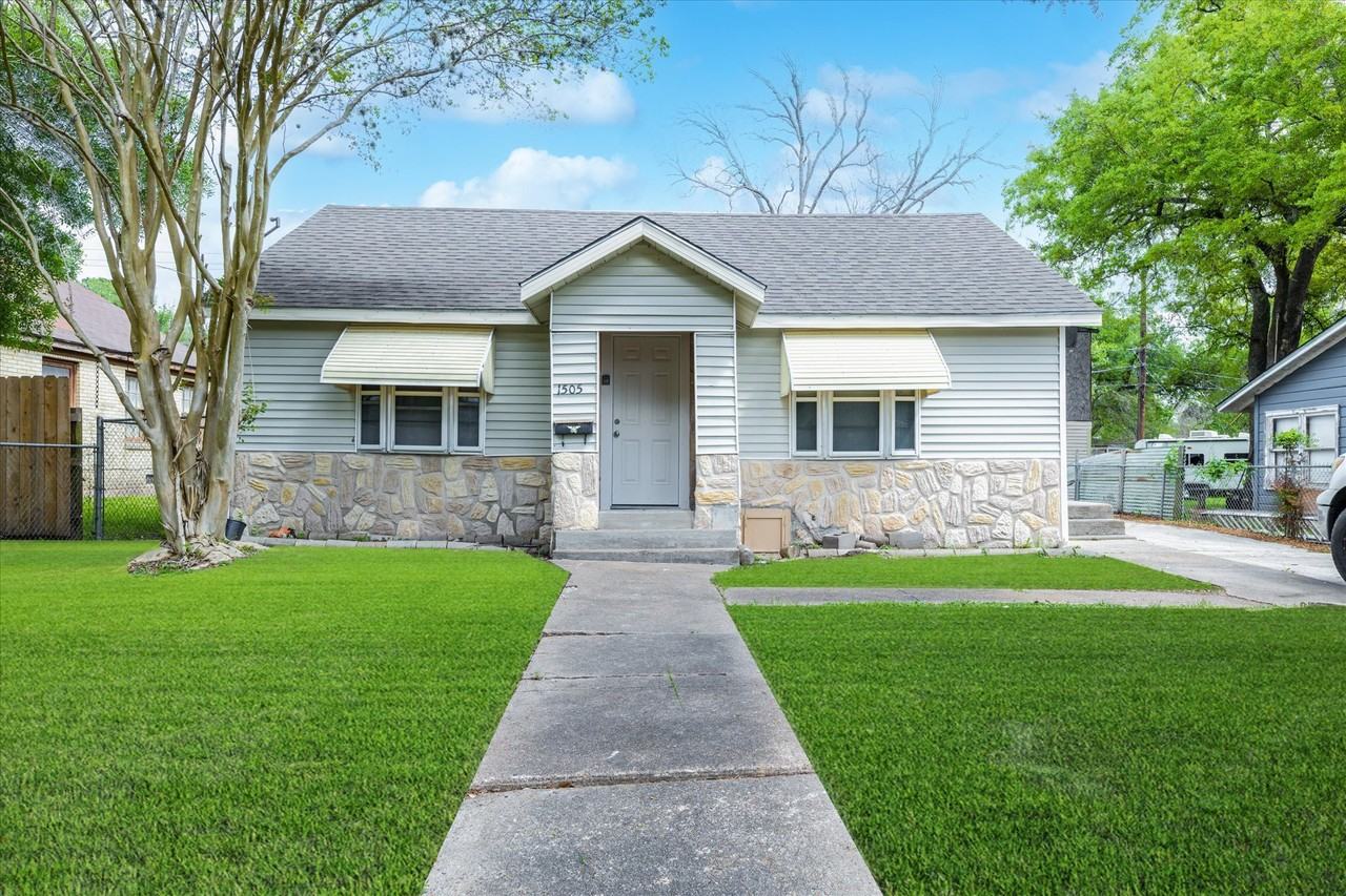 1505 Brazos St - Photo 6 of 14