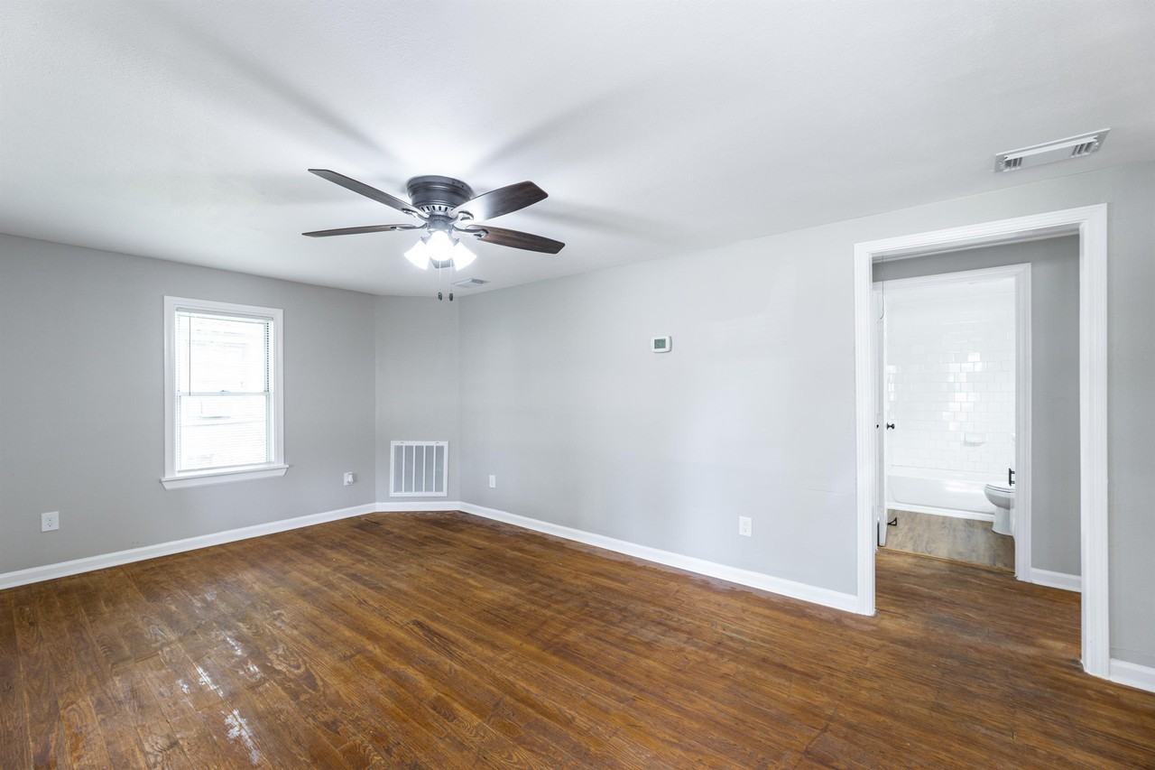1505 Brazos St - Photo 2 of 14