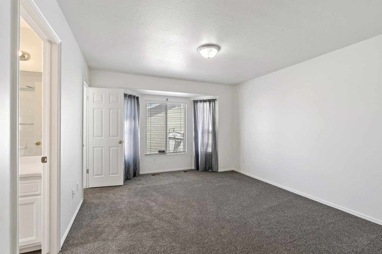 1613 Northwest - Photo 3 of 33