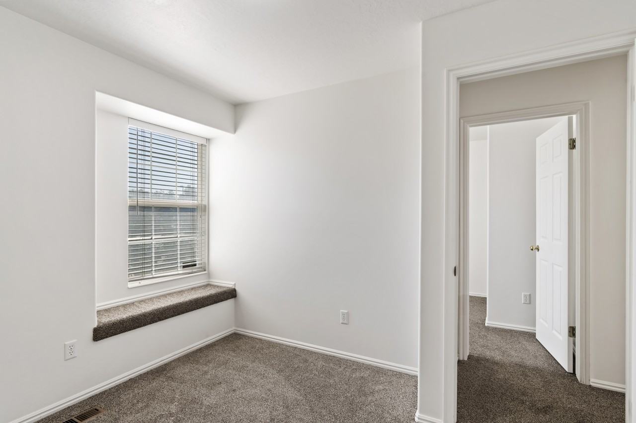 1613 Northwest - Photo 2 of 33