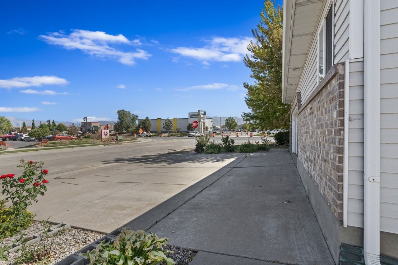 1613 Northwest - Photo 6 of 33