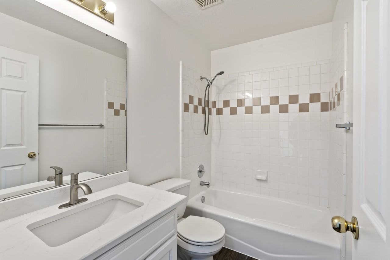 1613 Northwest - Photo 2 of 33