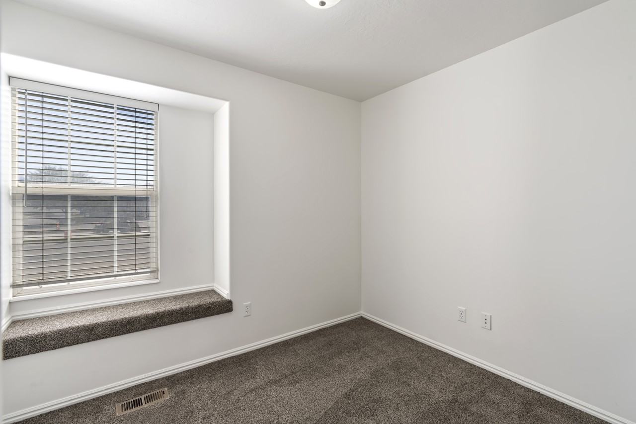 1613 Northwest - Photo 3 of 33