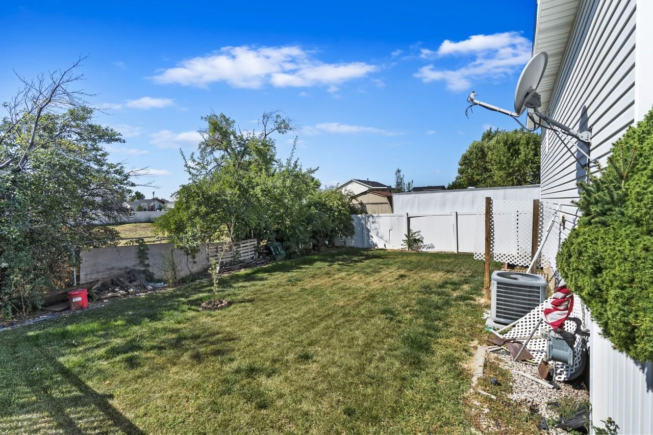 1613 Northwest - Photo 4 of 33