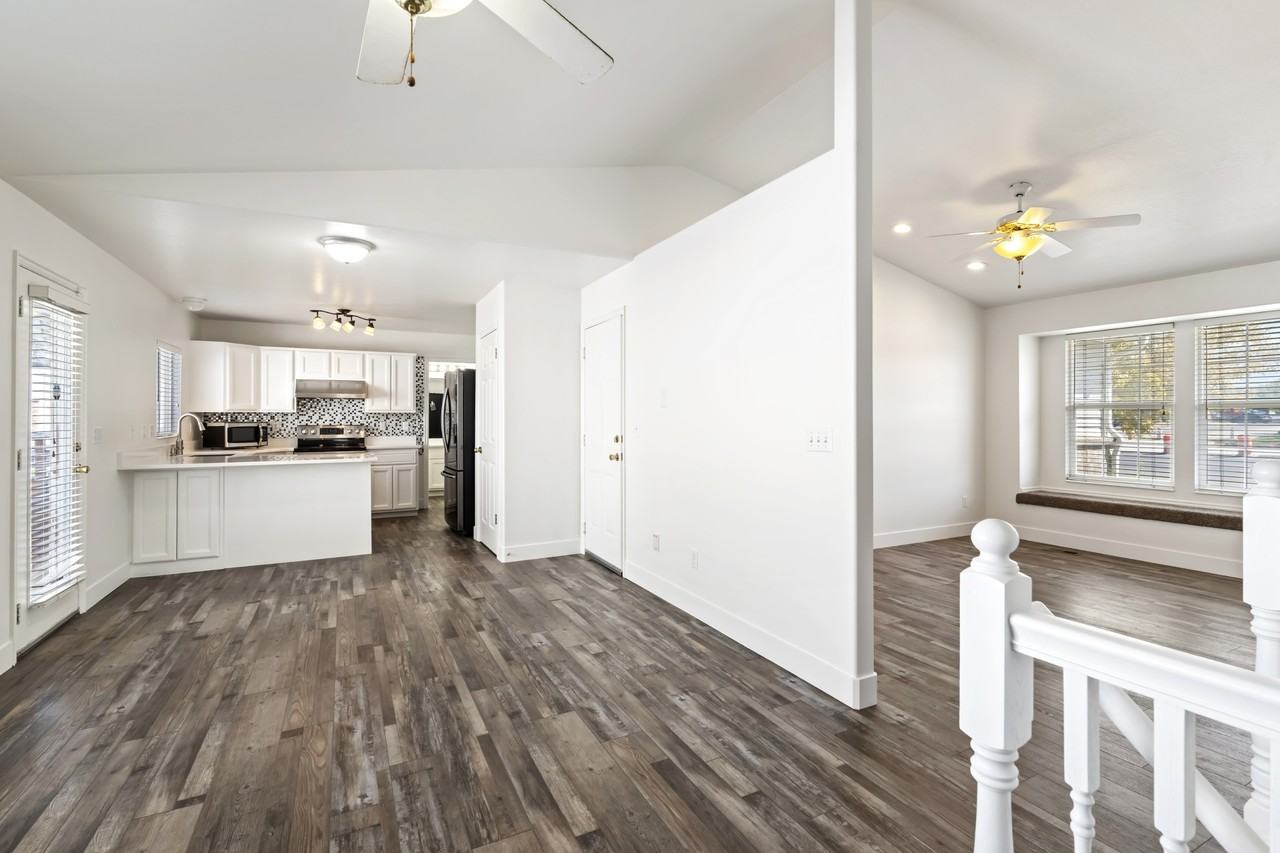 1613 Northwest - Photo 3 of 33