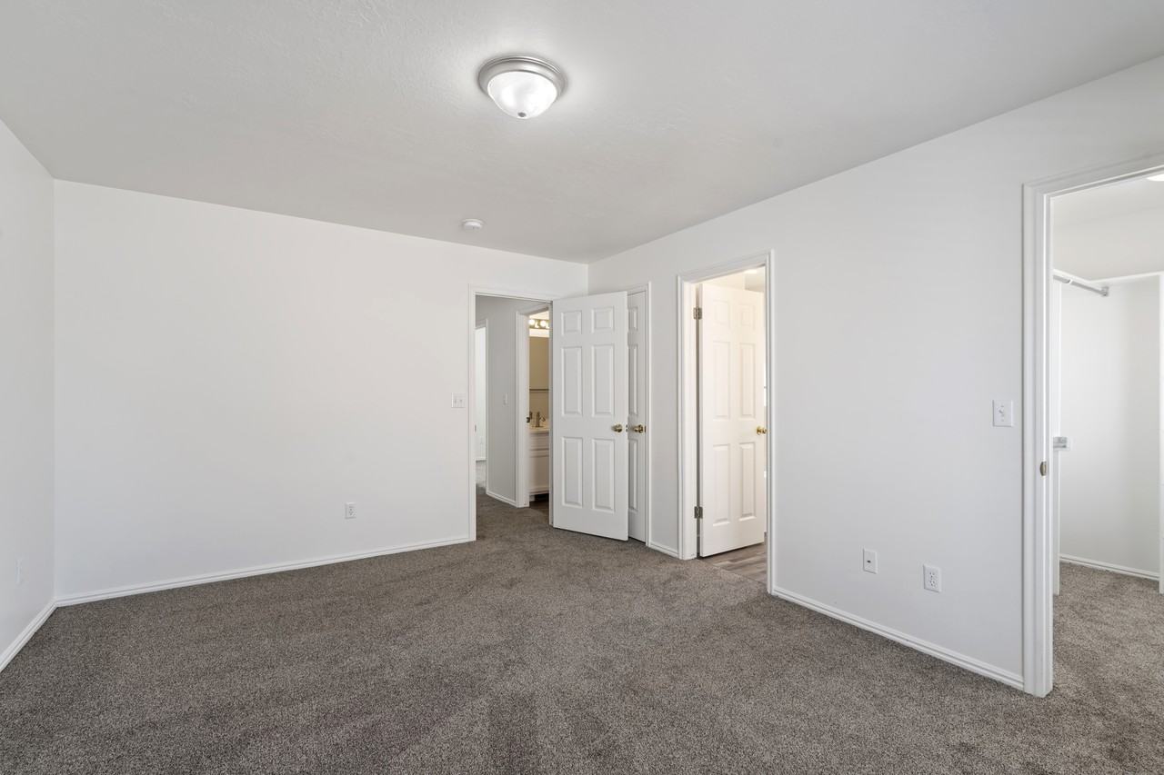 1613 Northwest - Photo 5 of 33