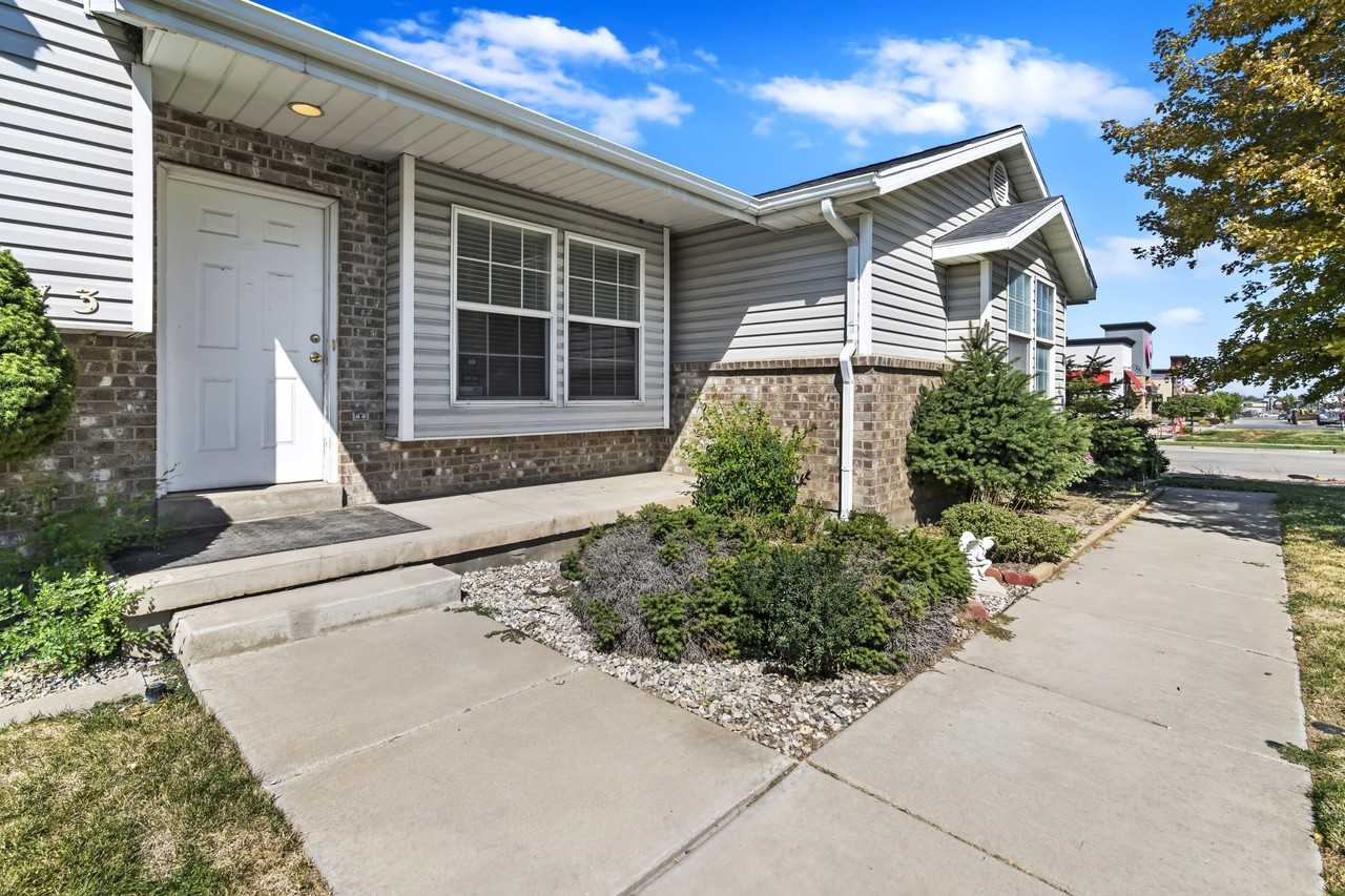 1613 Northwest - Photo 3 of 33