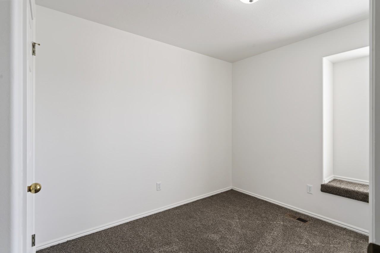 1613 Northwest - Photo 7 of 33