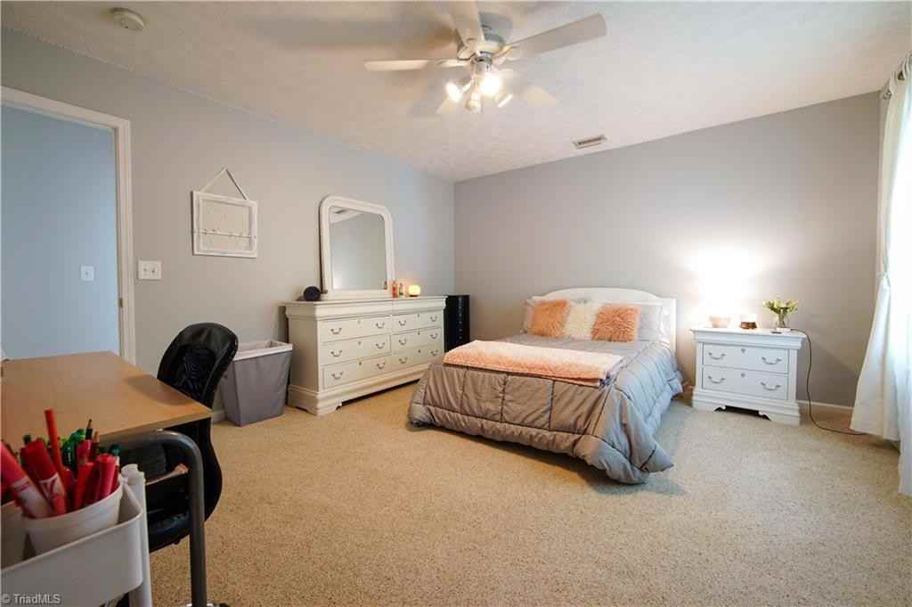 290 Gleason Ln - Photo 3 of 20