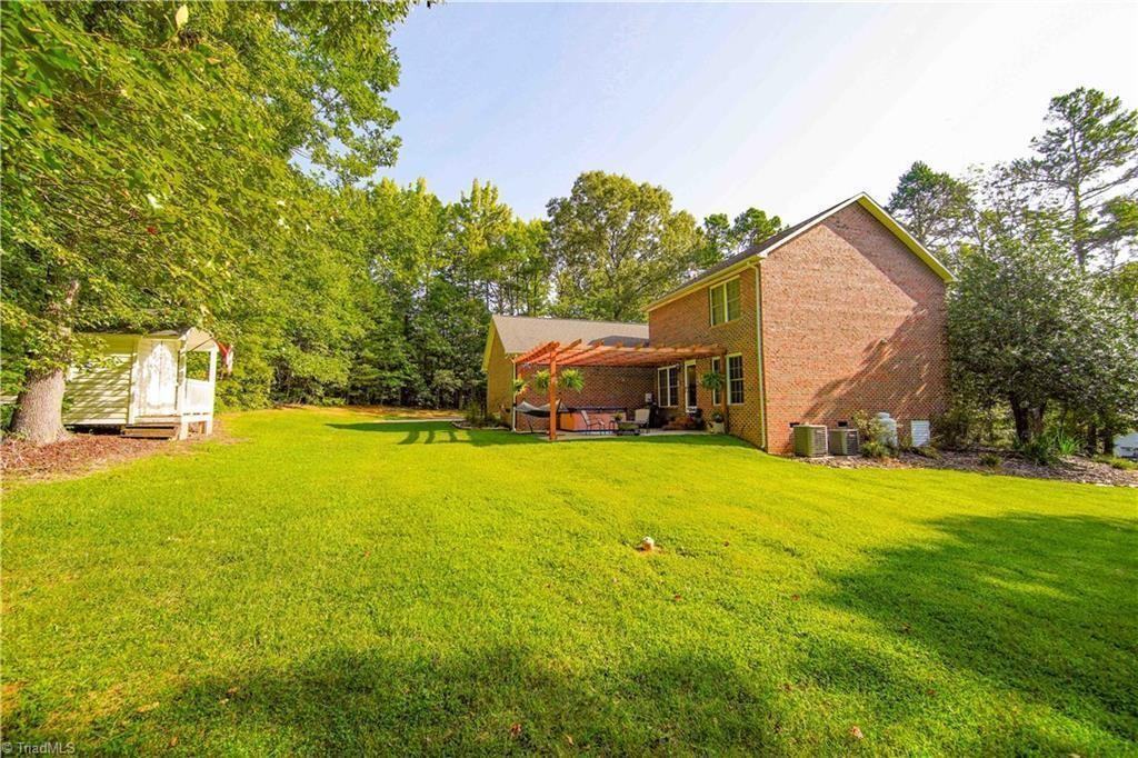 290 Gleason Ln - Photo 4 of 20