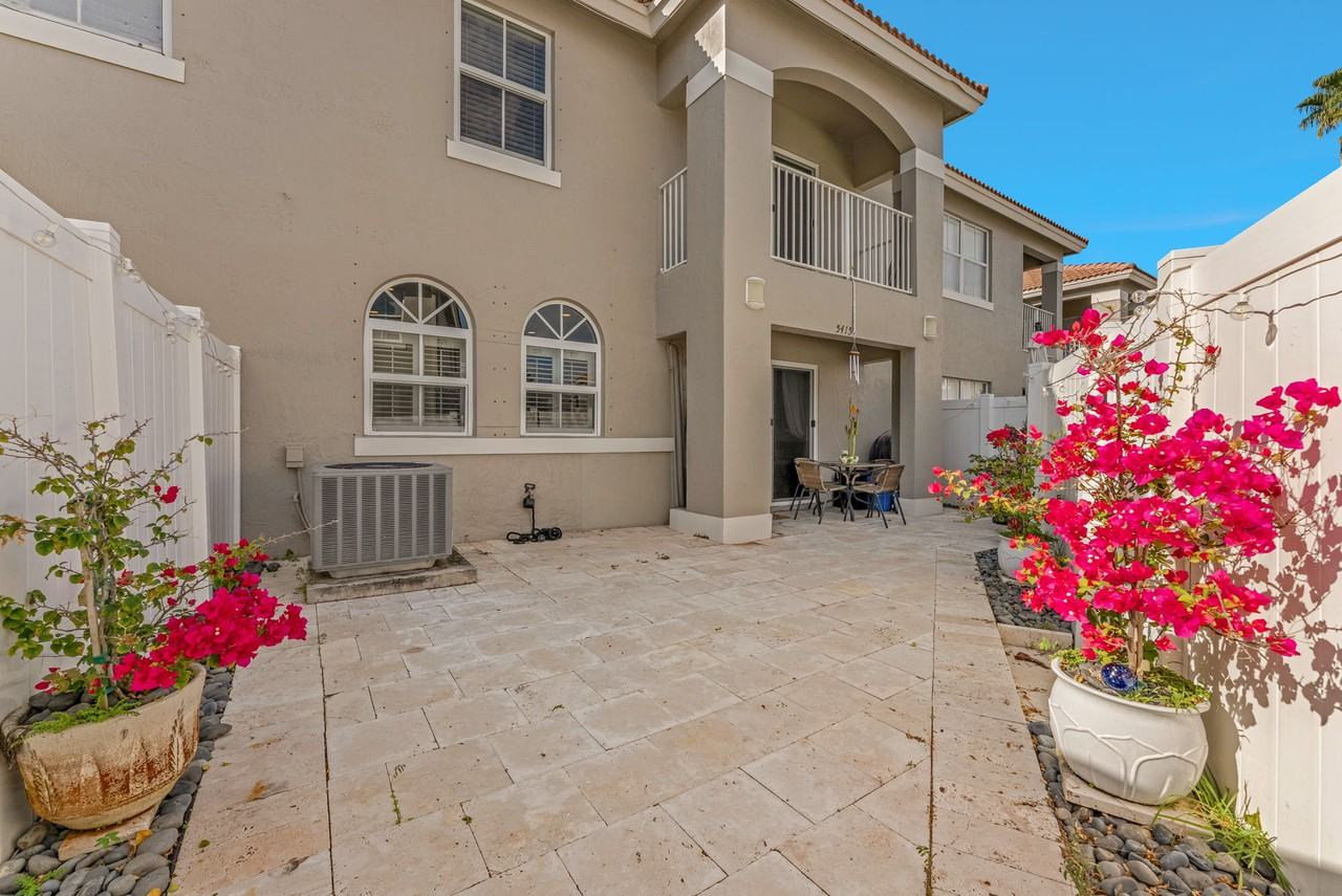 5415 Southwest 126th Terrace - Photo 2 of 35