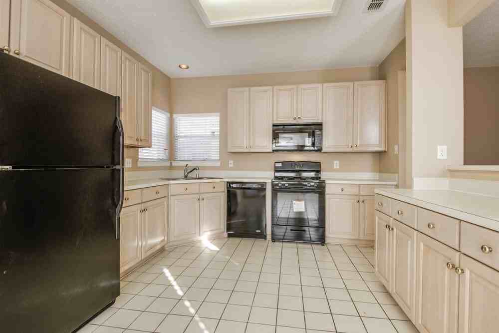 2085 Cameo Drive - Photo 3 of 10