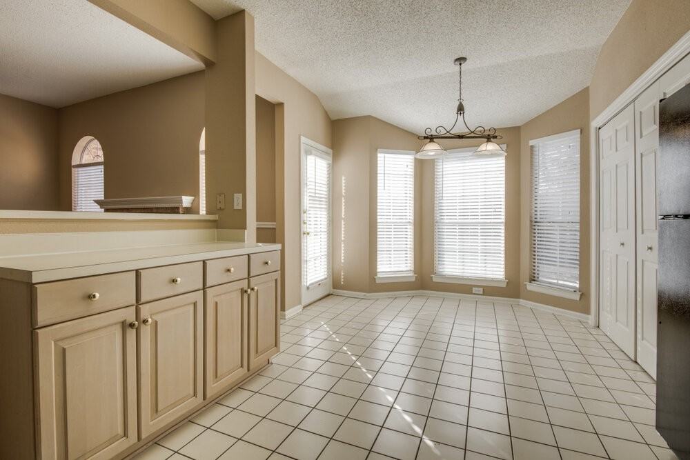 2085 Cameo Drive - Photo 4 of 10